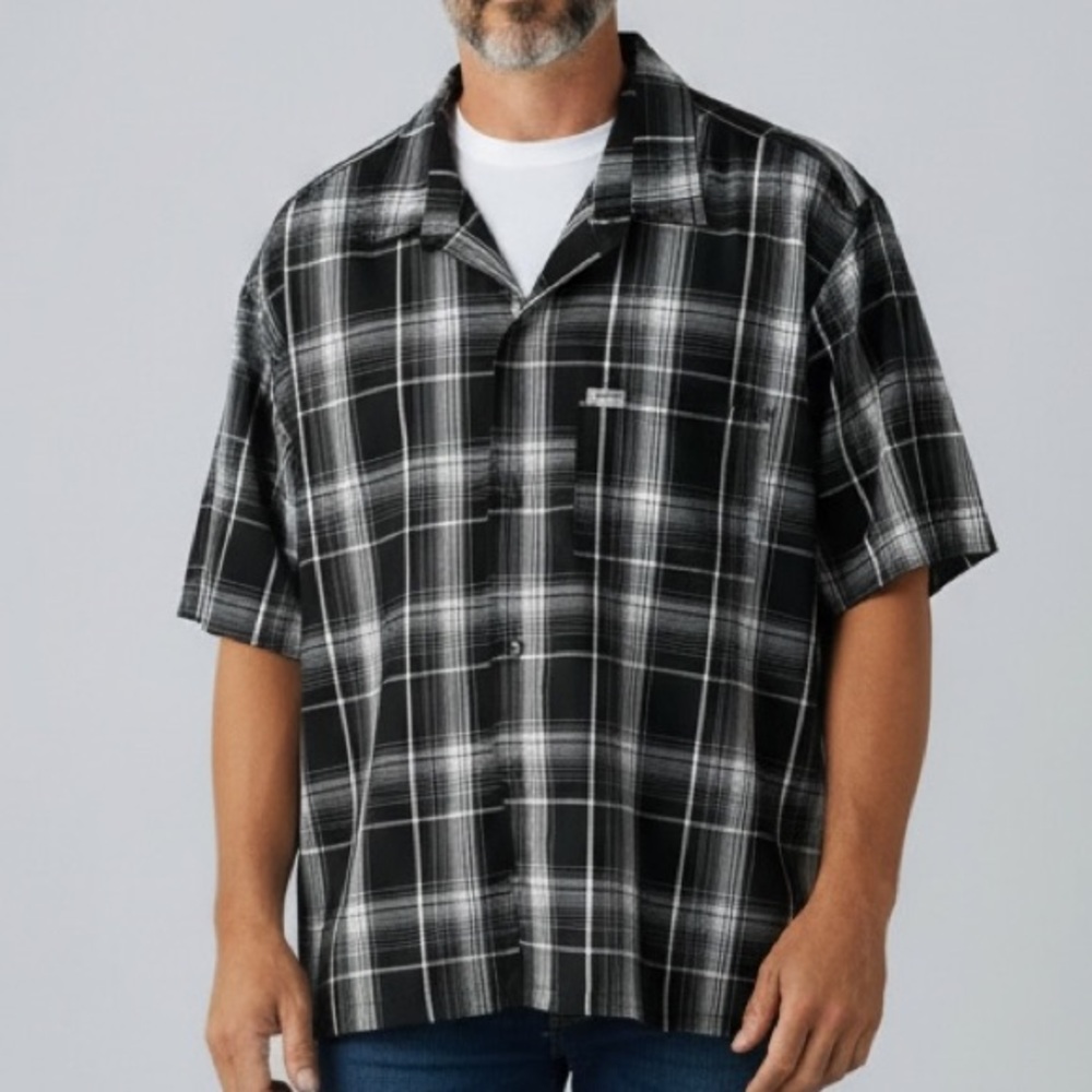 Black and White CalTop Plaid Men's Shirt

High Quality Fabric Made in the USA.